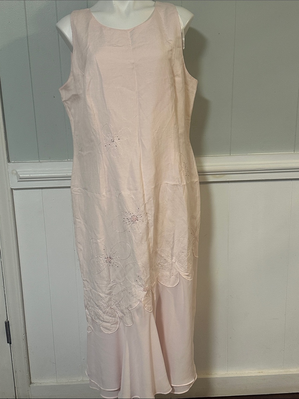 Sleeveless Light Pink Embroidered Midi Dress